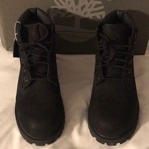 All black ( Boys or Girls )Timberland